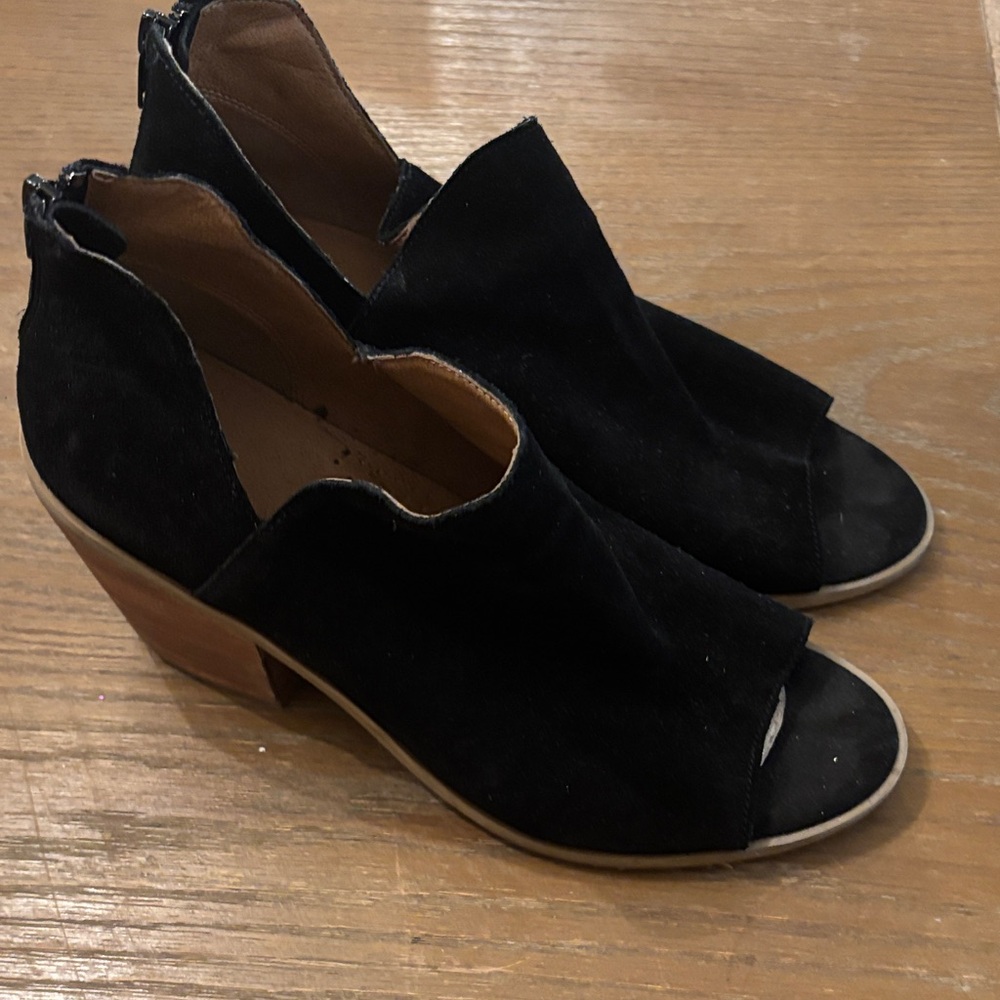 Susina Black Peep-Toe Wedges